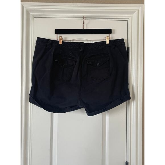 Torrid Womens Chino Black Shorts Stretch Cuffed Cotton Size 24 - Picture 4 of 8
